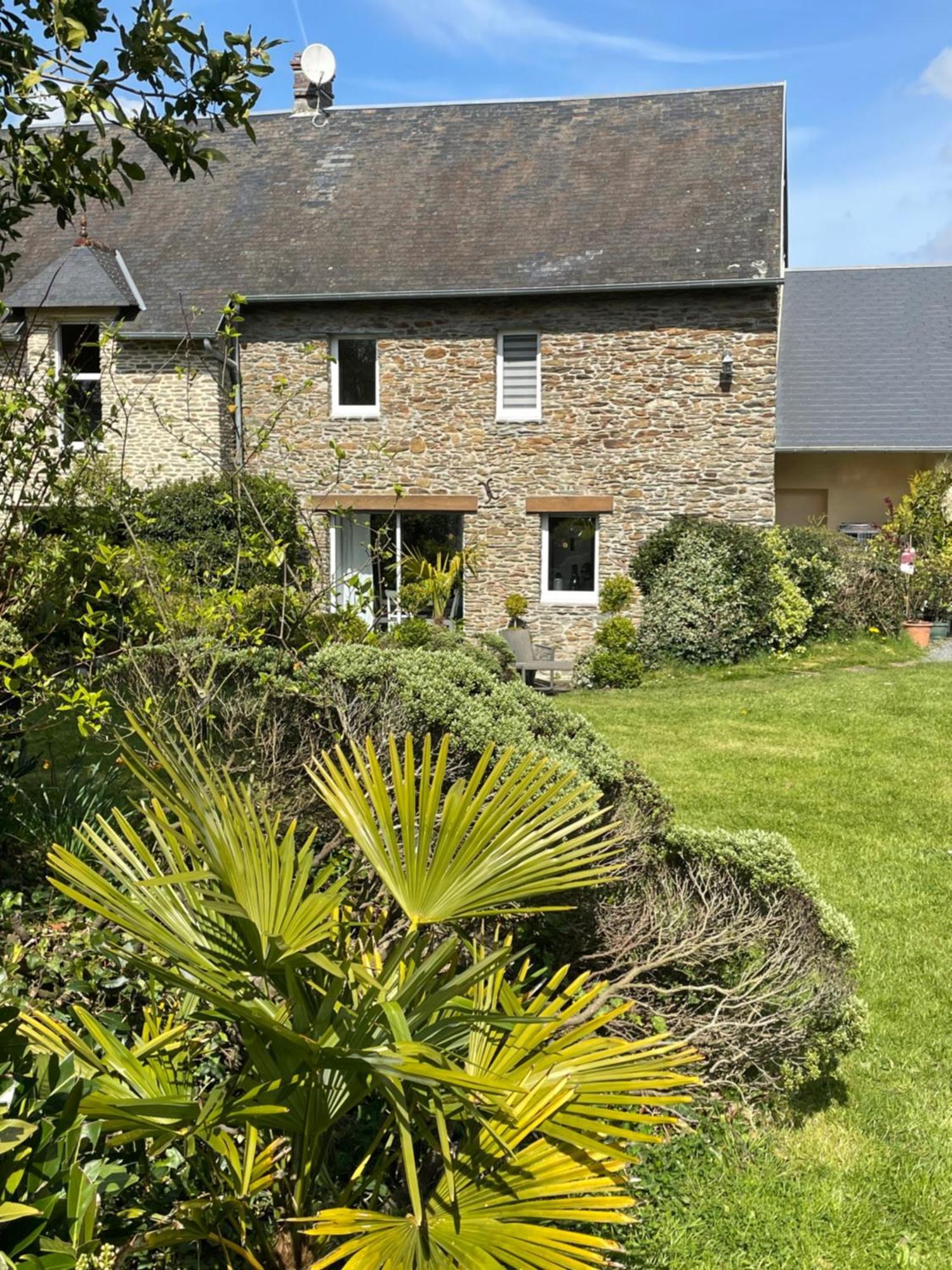 Les Maisons Des Halles Cerisy-la-Foret Exterior foto